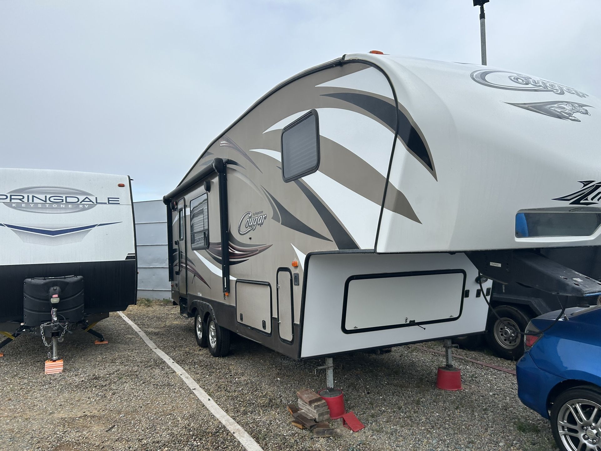 2018 Fifth Wheel 28FT FULLY SELF CONTAINED LIKE NEW 1 Owner