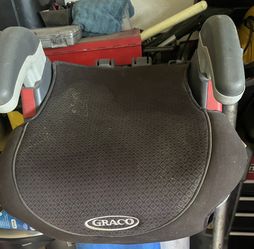 2 Car Seats And Lunch Box
