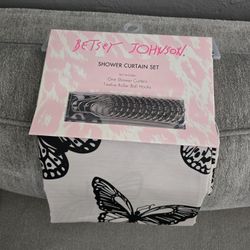 Brand New Betsey Johnson Vintage Butterflies Fabric Shower Curtain Set 