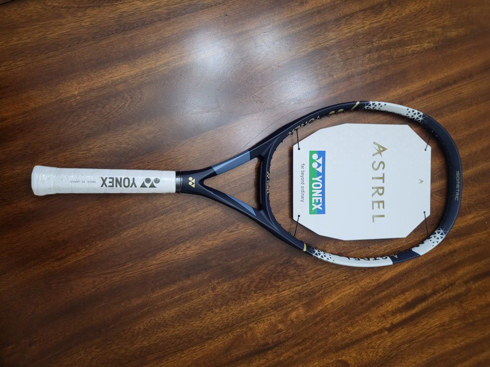 Yonex Astrel 105 tennis racket