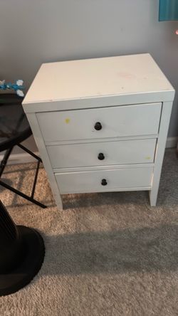 Night stand with 3 drawers