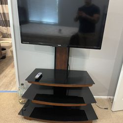 32 Inch TV With Stand