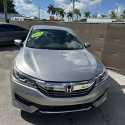 Honda https://offerup.com/redirect/?o=QWNjb3JkLlNwb3J0 SE Sedan 4D