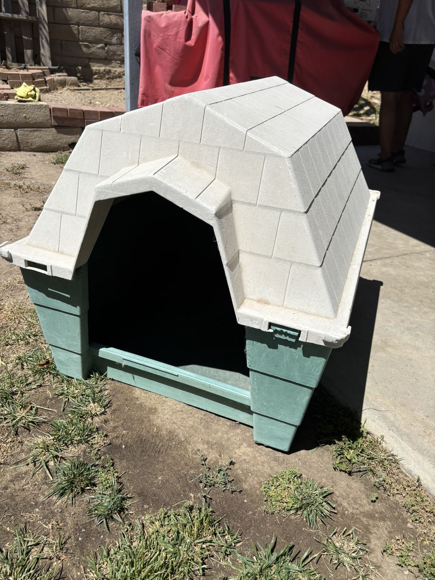 Large And Medium Dog House