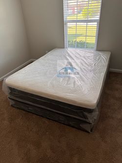 Queen mattress pillow top set with box spring (2pc - new) 