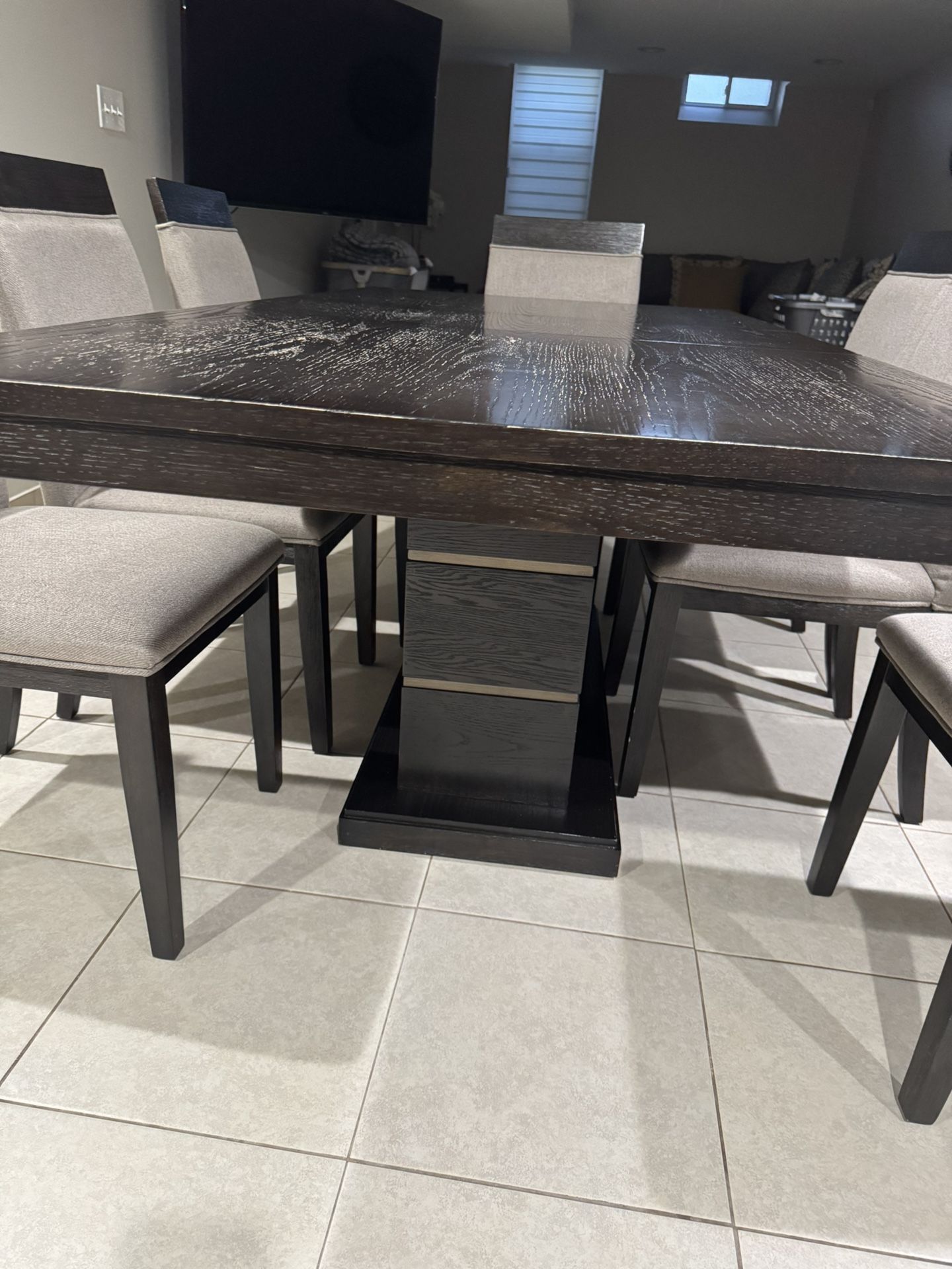Dining room table