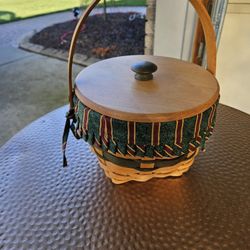 Loganberger Jingle Bell Basket . Liners W Lid