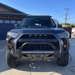MINT 2014 4Runner | Sub-100k Mi | King Shocks | Full C4 Armor | Ready to Explore