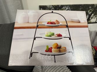 Modern White 3-Tier Coupe Plates with Metal Serving Rack