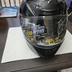 Scorpion EXO-R710 Full Face Motorcycle Helmet – Medium – Brand New