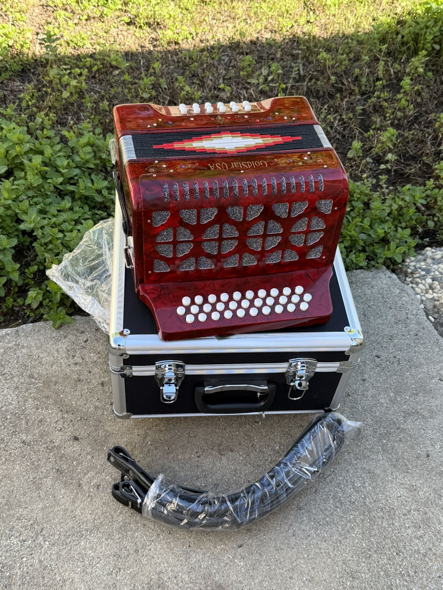Button Accordion. 🪗. 32 Buttons. Tone.  Sol 