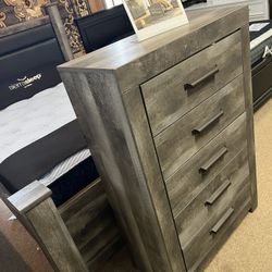 Post Rustic Style Bedroom Suite! 