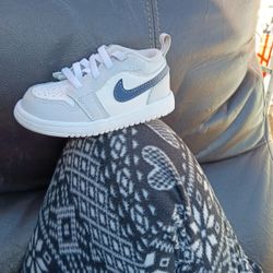 White Midnight navy Jordans Size 6C ,Original Prize $64.95,Want & 40.00