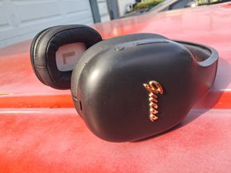 Guess Wireless Bluetooth Overear Headphones