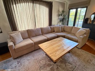 Spacious sectional sofa - great condition