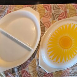 Vintage Pyrex Yellow Sunflower Daisy Casserole Dish 1.5 Quarts - Excellent Condition 