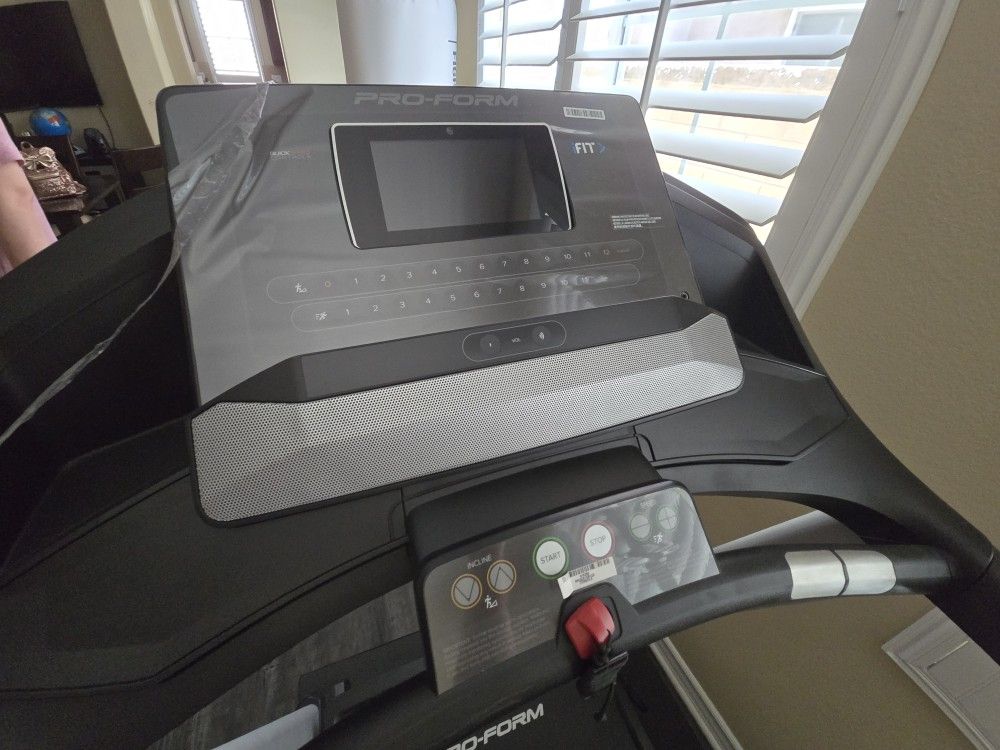 ProForm Carbon T7 Treadmill : Programming and a Touchscreen for $700