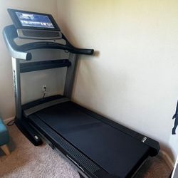NORDICTRACK 2950 COMMERCIAL TREADMILL LIKE NEW DELIVERY AVAILABLE TODAY for Sale in Chicago IL OfferUp