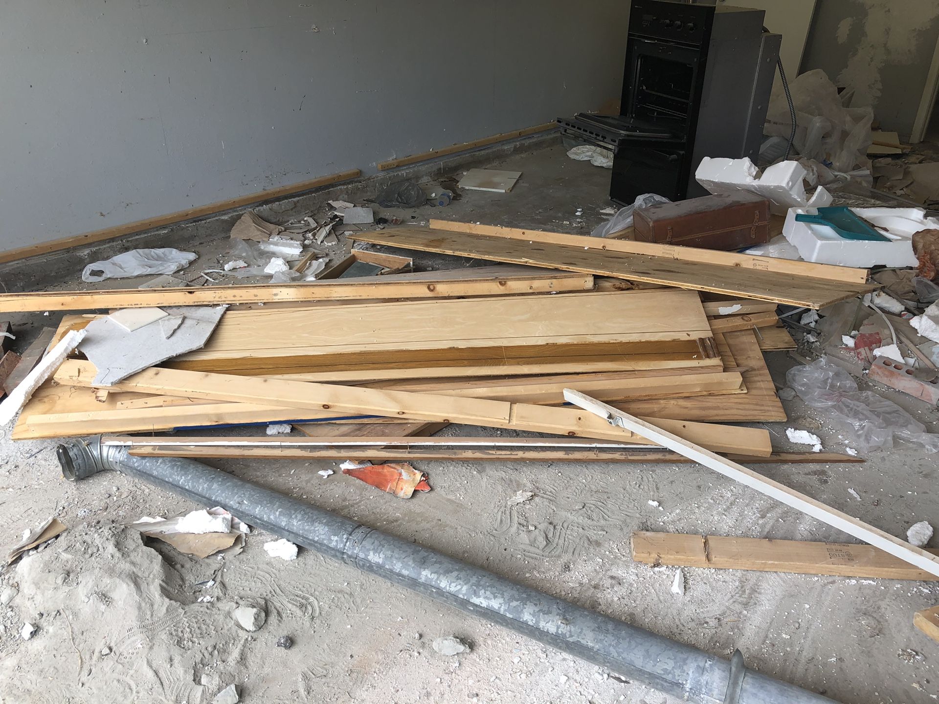 Free Plywood Shelving (2ft x 8 ft)