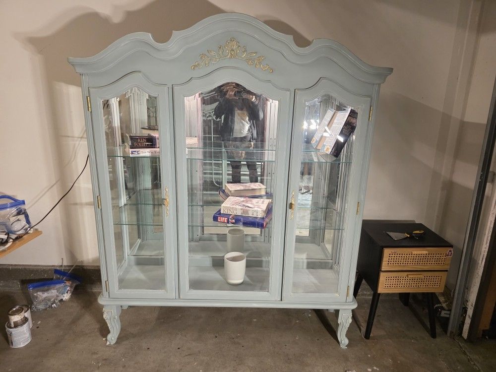 Sage Green Vintage Display Cabinet with Gold Details, 2 Glass Shelves & Interior Light