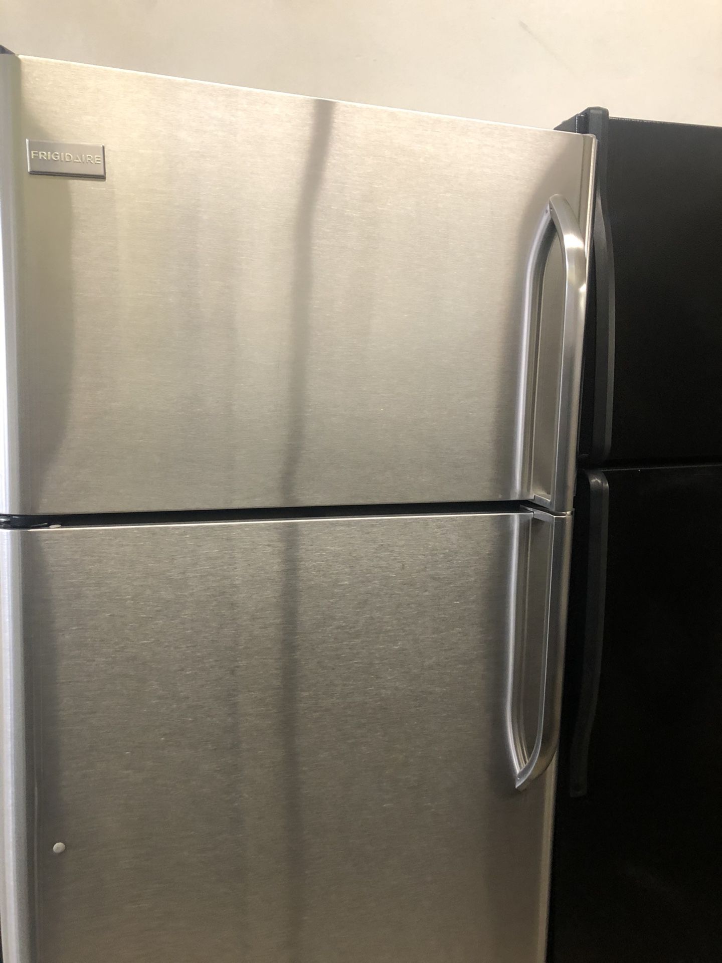Frigidaire refrigerator 18 cubic feet used