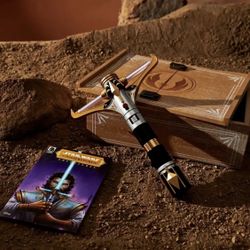 Stellan Gios Legacy Lightsaber Hilt And Comic Book set Limited Edition /5000