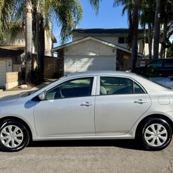 Toyota Corolla LE 2010