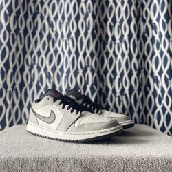 Jordan 1 ‘Light Smoke Grey’  (men size: 10)