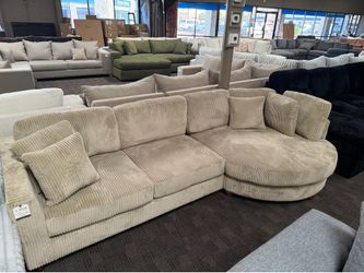 Gorgeous tan sectional w/ rounded chaise lounge