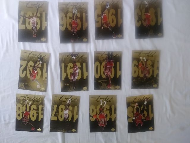 Set of oversized 12ct Michael Jordan cards