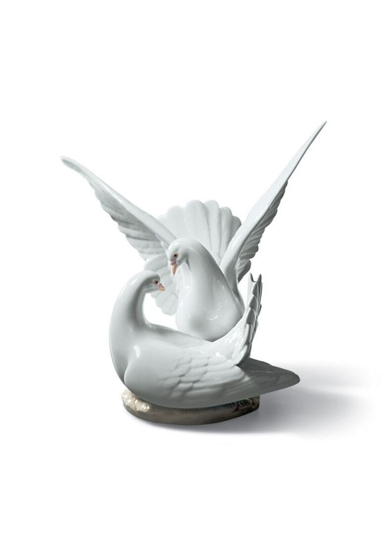 Lladro Love Nest Doves Figurine 16291 (Retails for $600.00)