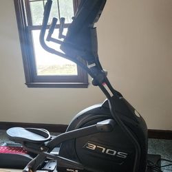 SOLE ELLIPTICAL TRAINER