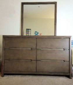 Dresser with 6 drawers and mirror