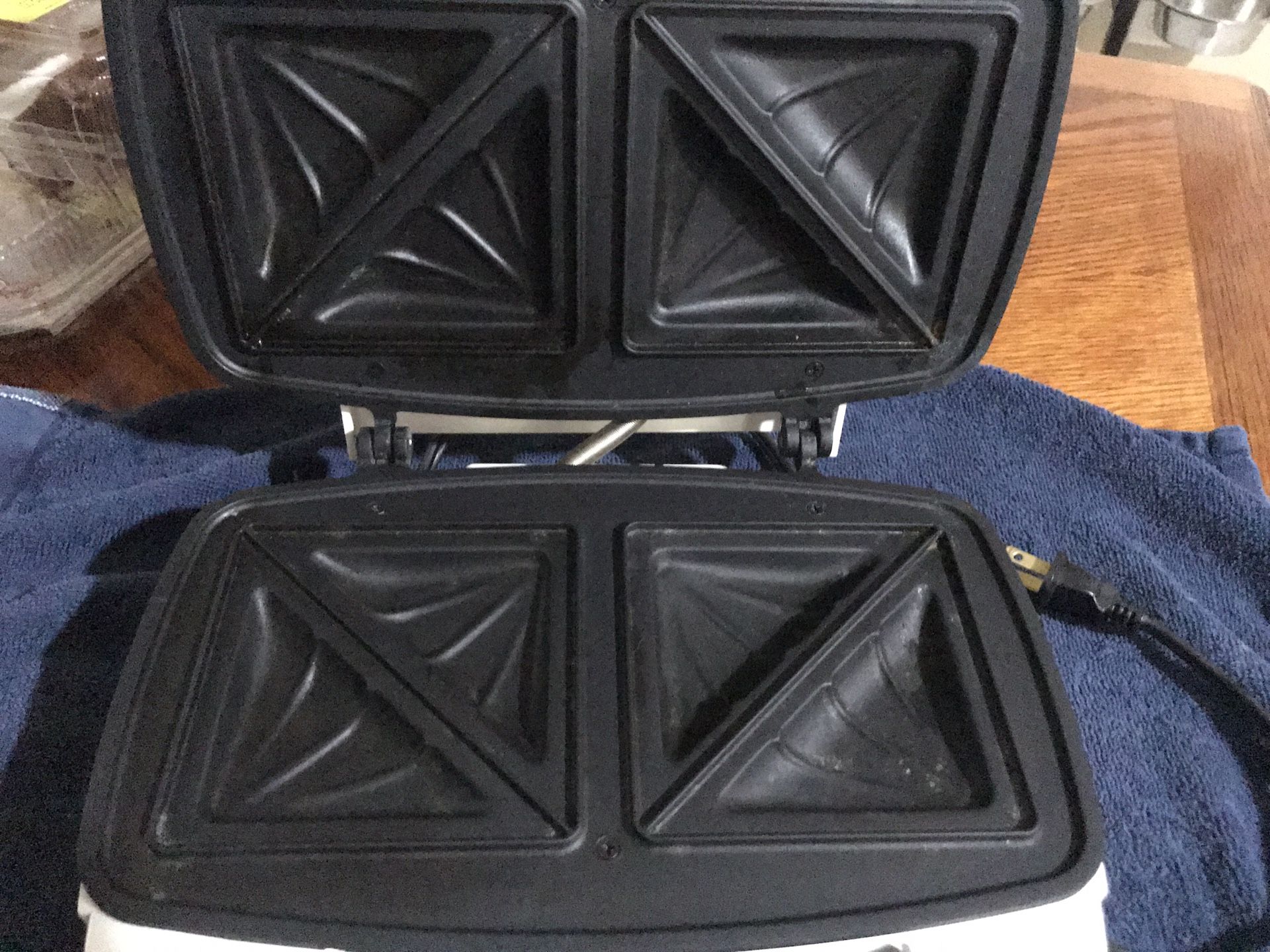 Toastmaster Snackster Sandwich Maker, Model 297,W/NON Stick Grids & Hinge for Sale in
