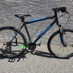 TREK 820 Large Frame