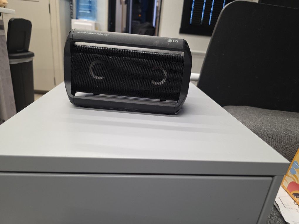 LG Bluetooth Speaker 