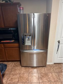 Lg refrigerator and ice maker