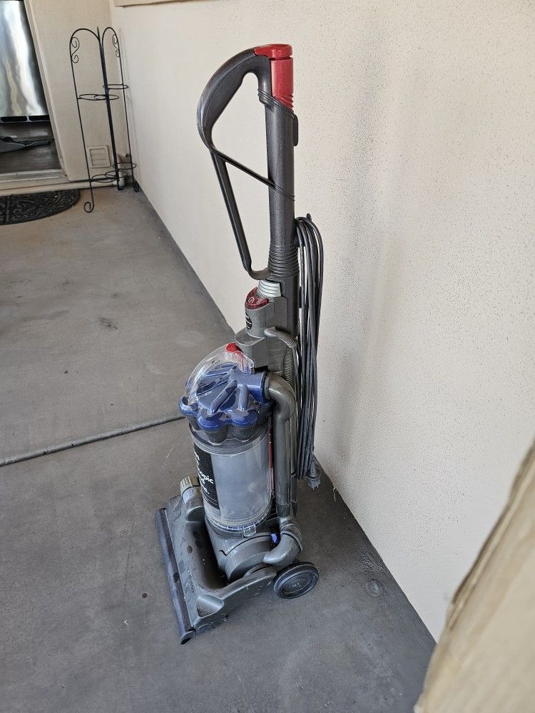 Dyson Vacuum 