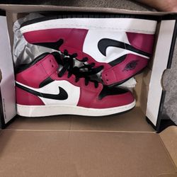 Jordan 1 Mid Size 7 