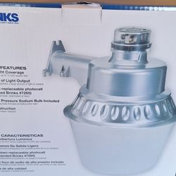 Security Light "   Brinks Dust To Dawn Light New"