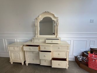 Shabby chic off white dresser