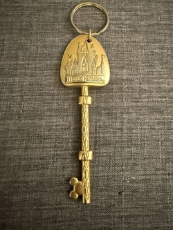 Disney Magic Kingdom Castle Gold Toned Key Shaped Keychain 6”
