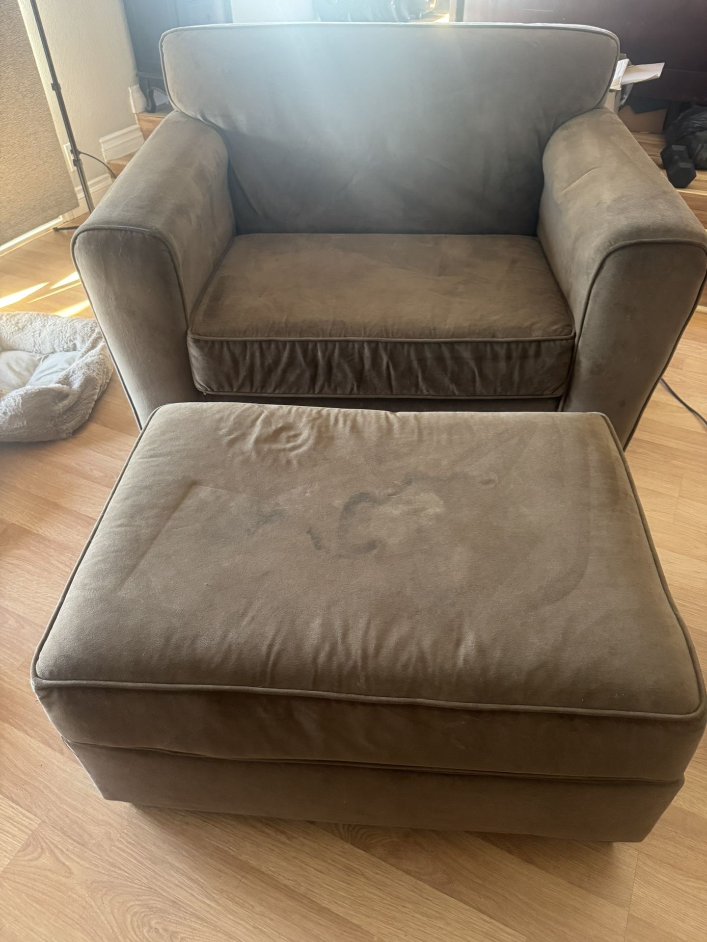 Chair With Ottoman