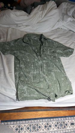 Eddie Bauer green button-up shirt small size