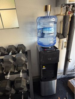 Hot and cold water dispenser, top loading water dispenser. For 3 and 5 gallon bottles water cooler