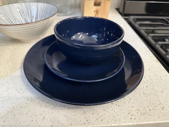 Dishes / Plates / Bowls