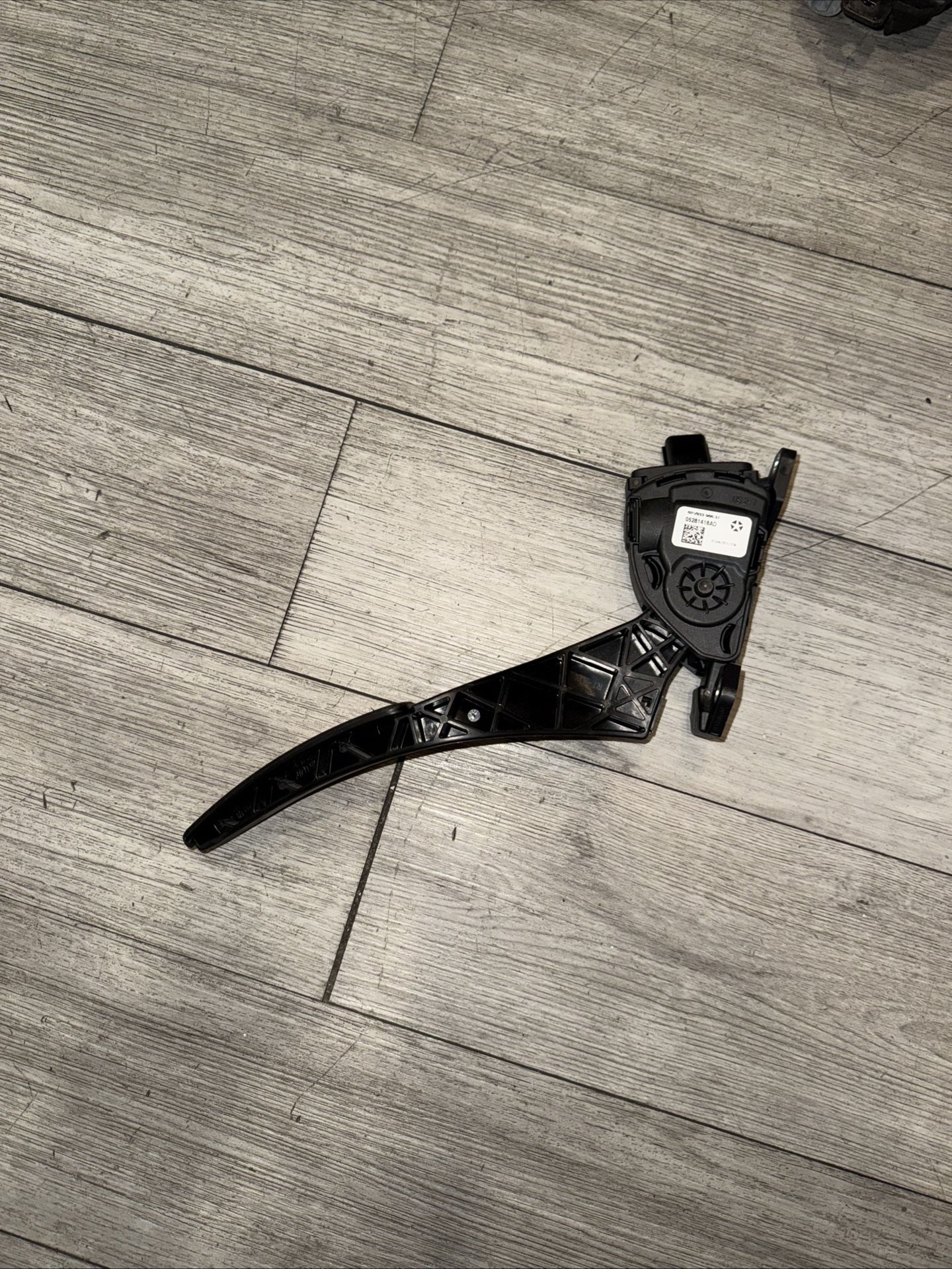 08-20 Dodge Grand Caravan Accelerator Pedal Assembly Genuine OEM 0(contact info removed)AD