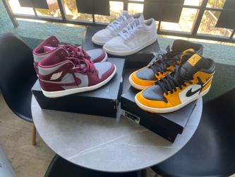 Like new Jordan 1 mids