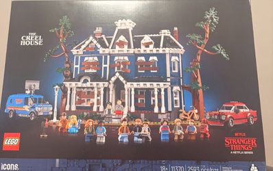 Brand new lego set dont know to much goes for 300 i