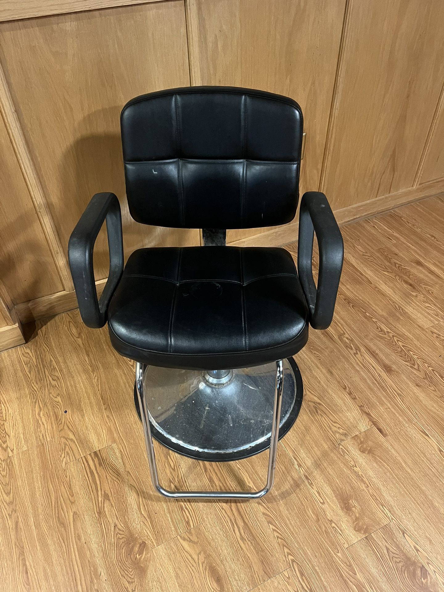 Styling Chair And Facial Steamer 